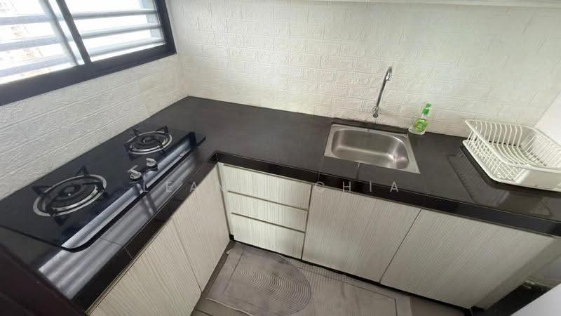 Kediaman Servis untuk Disewa di SkyVille 8 @ Benteng 8 - Leanne Chia - Kitchen - PropertyGuru.com.my