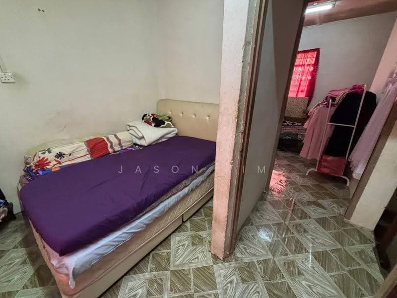 Rumah Teres 2-Tingkat untuk Dijual di Taman Rinting (Masai) - Jason Sim - Bedroom - PropertyGuru.com.my