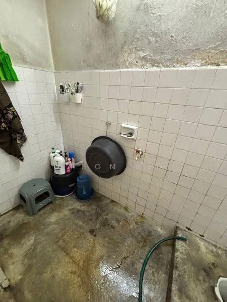 Rumah Teres 2-Tingkat untuk Dijual di Taman Rinting (Masai) - Jason Sim - Bathroom - PropertyGuru.com.my