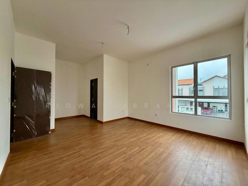 Rumah Berkembar untuk Dijual di Alam Sari (Bangi) - Ridwan Ibrahim - Living Room - PropertyGuru.com.my