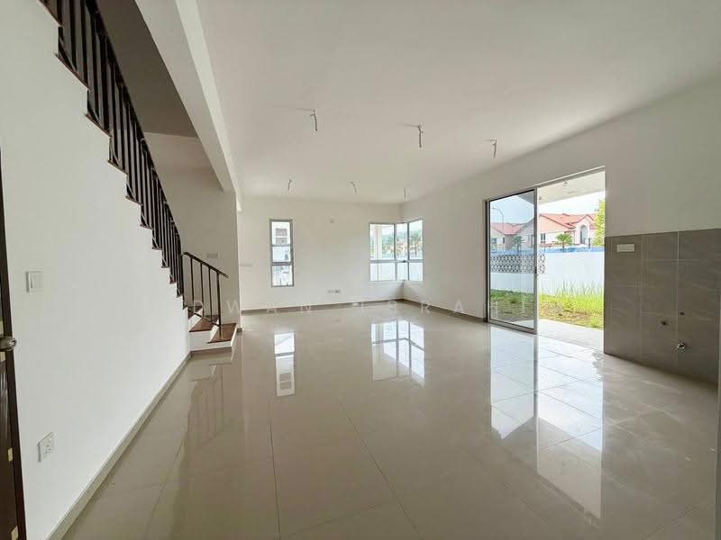 Rumah Berkembar untuk Dijual di Alam Sari (Bangi) - Ridwan Ibrahim - Living Room - PropertyGuru.com.my