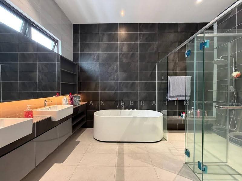 Bungalow House for Sale in Alam Sari (Bangi) - Ridwan Ibrahim - Bathroom - PropertyGuru.com.my