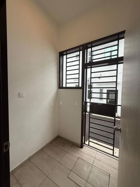Rumah Teres 2-Tingkat untuk Dijual di Jalan Wau Merah x, Bandar Layangkasa 81700 Pasir G (Pasir Gudang) - Jack Liew - Entrance - PropertyGuru.com.my