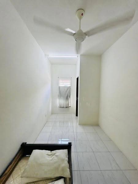 2-storey Terraced House for Sale in Taman Desiran Bayu (Puchong) - Amril Najmin - Bedroom - PropertyGuru.com.my