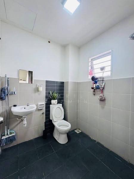 2-storey Terraced House for Sale in Taman Desiran Bayu (Puchong) - Amril Najmin - Bathroom - PropertyGuru.com.my