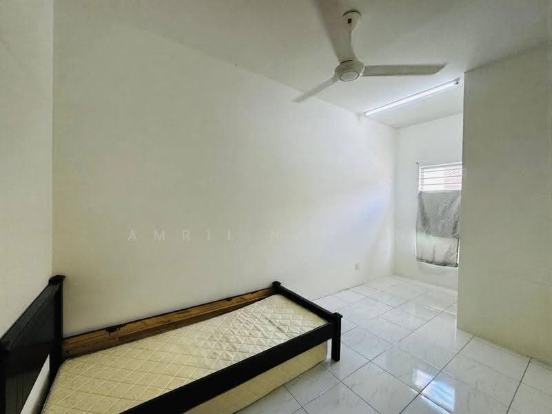 2-storey Terraced House for Sale in Taman Desiran Bayu (Puchong) - Amril Najmin - Bedroom - PropertyGuru.com.my