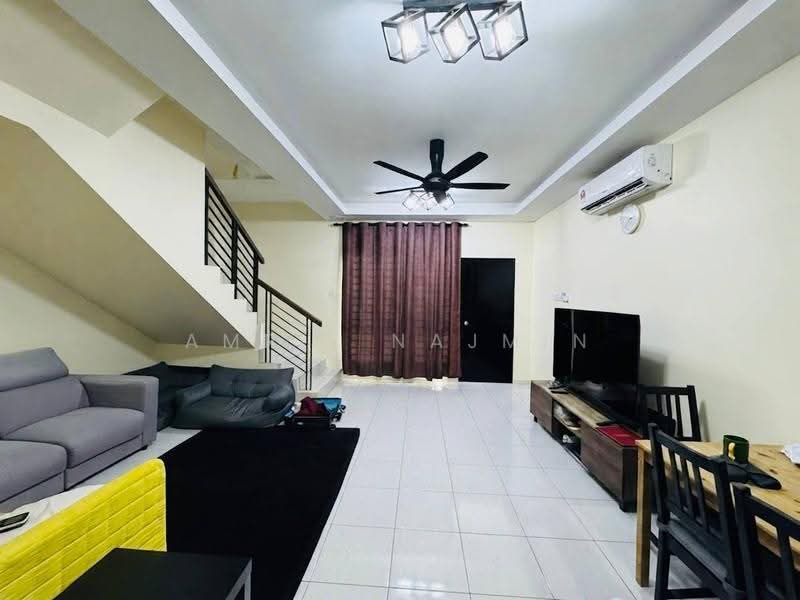 2-storey Terraced House for Sale in Taman Desiran Bayu (Puchong) - Amril Najmin - Living Room - PropertyGuru.com.my