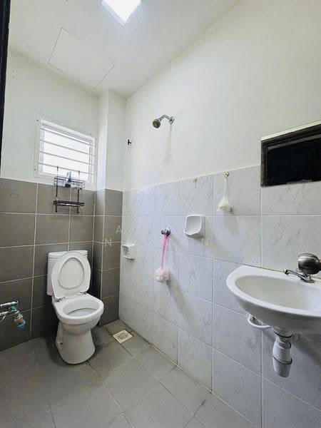 2-storey Terraced House for Sale in Taman Desiran Bayu (Puchong) - Amril Najmin - Bathroom - PropertyGuru.com.my