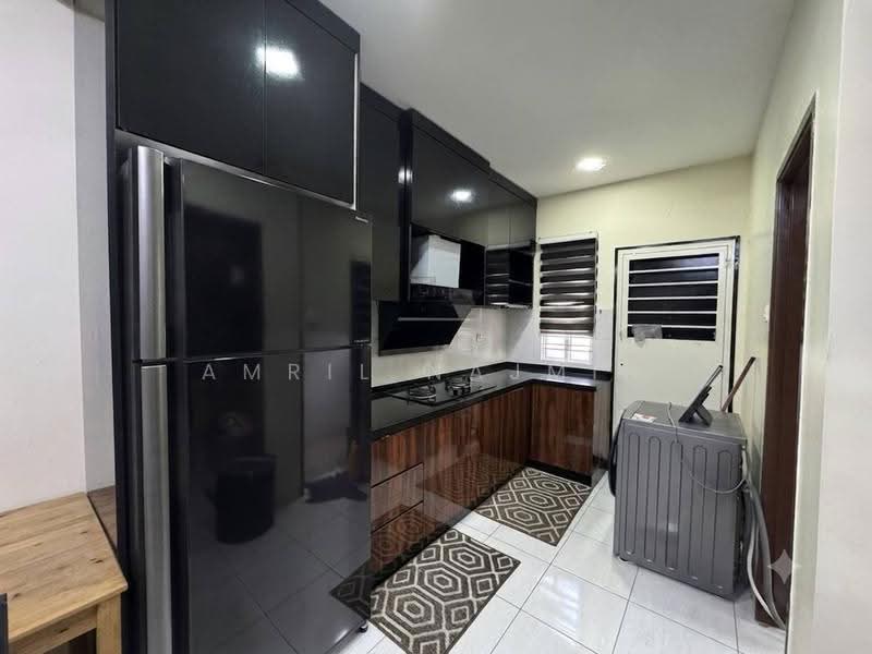 2-storey Terraced House for Sale in Taman Desiran Bayu (Puchong) - Amril Najmin - Kitchen - PropertyGuru.com.my