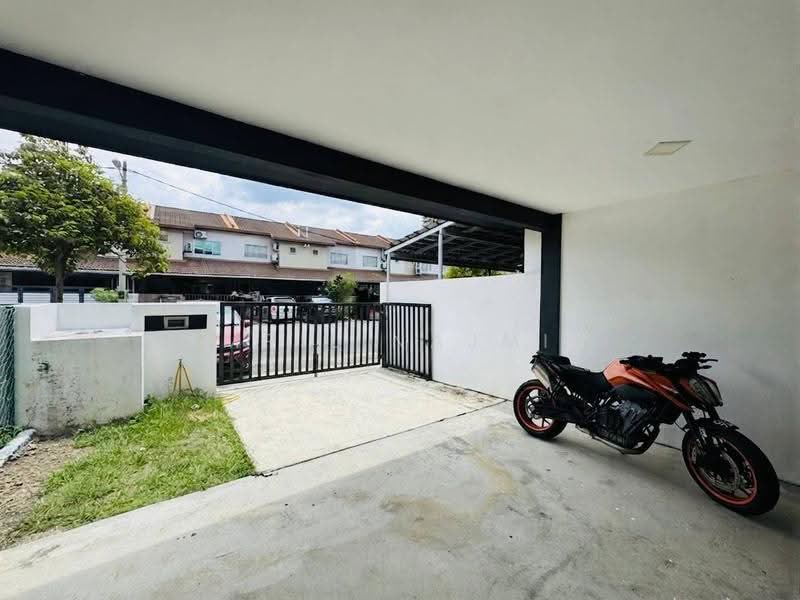 2-storey Terraced House for Sale in Taman Desiran Bayu (Puchong) - Amril Najmin - Exterior - PropertyGuru.com.my
