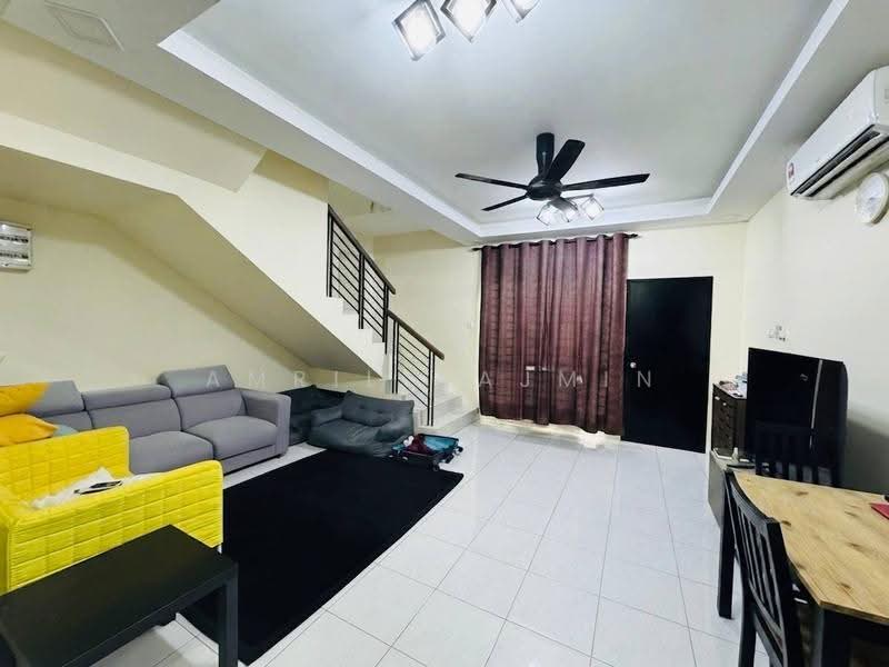 2-storey Terraced House for Sale in Taman Desiran Bayu (Puchong) - Amril Najmin - Living Room - PropertyGuru.com.my