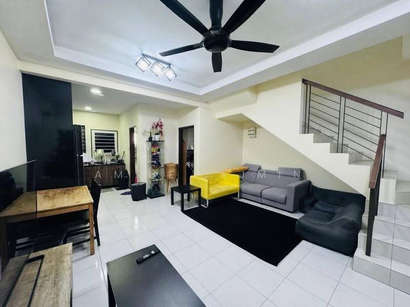 2-storey Terraced House for Sale in Taman Desiran Bayu (Puchong) - Amril Najmin - Living Room - PropertyGuru.com.my