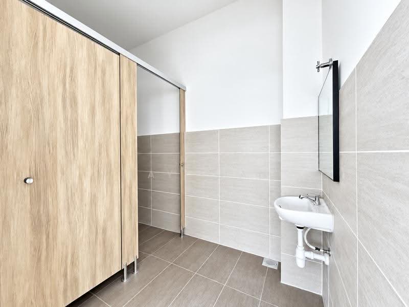 Shop for Rent in Kajang (Selangor) - Ray Chan - Bathroom - PropertyGuru.com.my