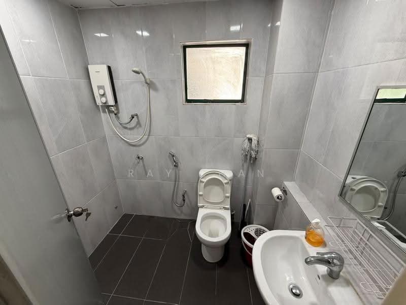 Kondominium untuk Dijual di Changkat View - Ray Chan - Bathroom - PropertyGuru.com.my