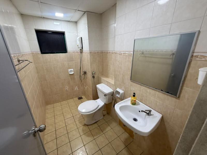 Kondominium untuk Dijual di Changkat View - Ray Chan - Bathroom - PropertyGuru.com.my