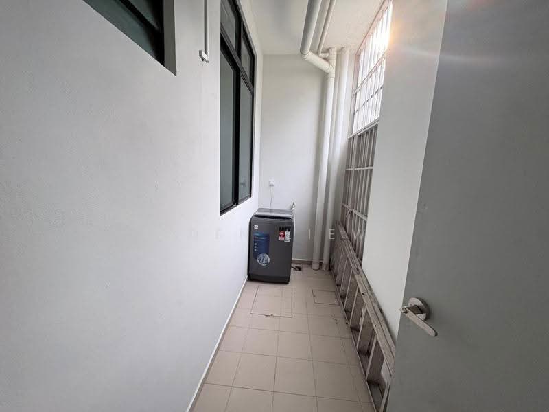 Rumah Teres 2-Tingkat untuk Disewa di Bandar Seri Alam (Masai) - Eden Liew - Balcony - PropertyGuru.com.my
