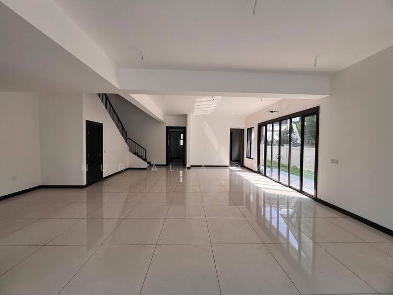 Semi-Detached House for Sale in Elmina (Shah Alam) - Nur Alia Omar - Living Room - PropertyGuru.com.my