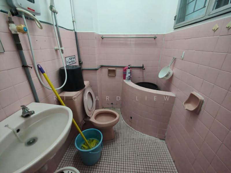 Rumah Teres 2-Tingkat untuk Dijual di SS24 (Petaling Jaya) - Richard Liew - Bathroom - PropertyGuru.com.my