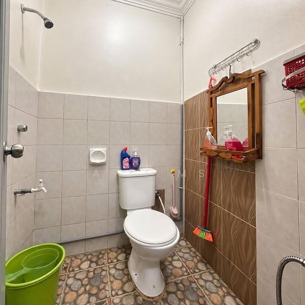 1-storey Terraced House for Sale in Taman Skudai Indah (Skudai) - Arif MS - Bathroom - PropertyGuru.com.my