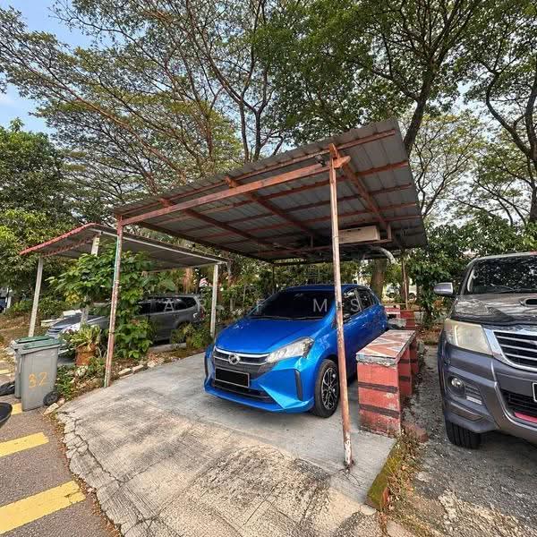 1-storey Terraced House for Sale in Taman Skudai Indah (Skudai) - Arif MS - Car Park - PropertyGuru.com.my