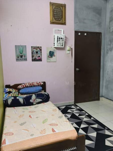 Rumah Teres 1-Tingkat untuk Dijual di Bandar Putra Kulai (Kulai) - Arif MS - Bedroom - PropertyGuru.com.my