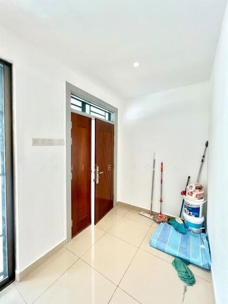 Rumah Teres 2-Tingkat untuk Dijual di Bandar Dato Onn (Tebrau) - Janice Yong - Entrance - PropertyGuru.com.my