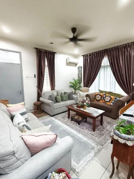 Rumah Kluster untuk Dijual di Taman Adda Heights (Tebrau) - Arif MS - Living Room - PropertyGuru.com.my
