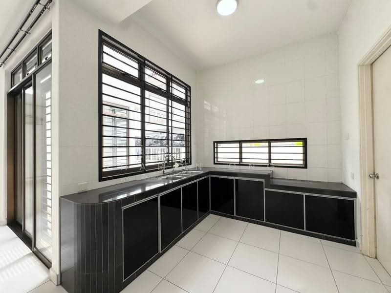 Rumah Kluster untuk Dijual di Setia Tropika (Johor Bahru) - Sharon Ong - Kitchen - PropertyGuru.com.my