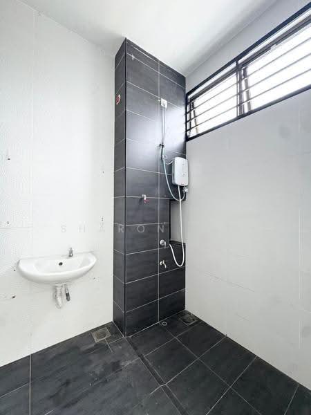 Rumah Kluster untuk Dijual di Setia Tropika (Johor Bahru) - Sharon Ong - Bathroom - PropertyGuru.com.my