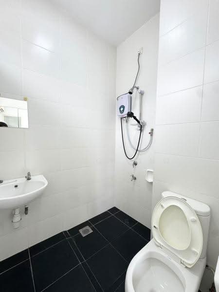 Rumah Kluster untuk Dijual di Setia Tropika (Johor Bahru) - Sharon Ong - Bathroom - PropertyGuru.com.my