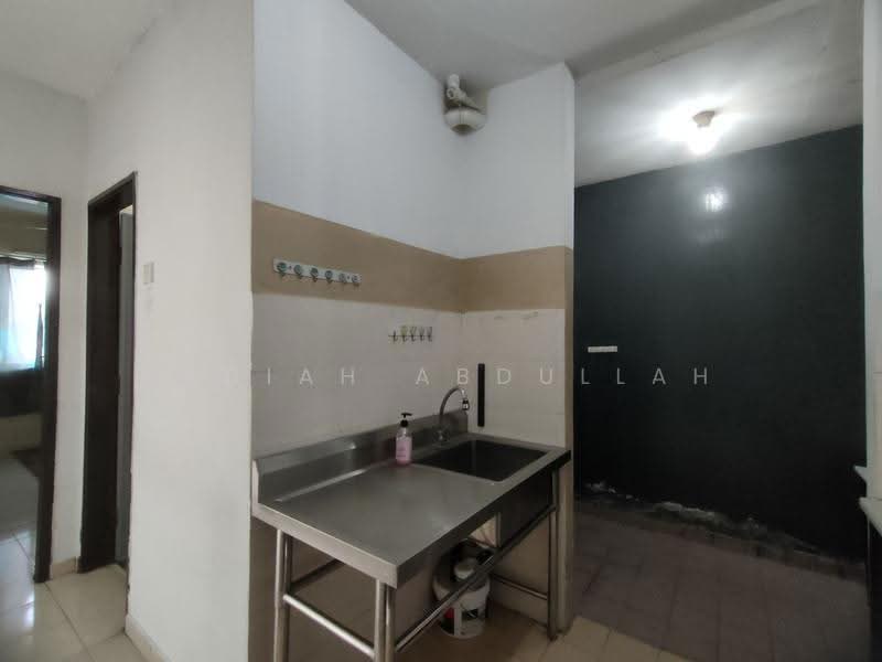 Apartment for Sale at Laguna Biru - Nadiah Abdullah - Kitchen - PropertyGuru.com.my