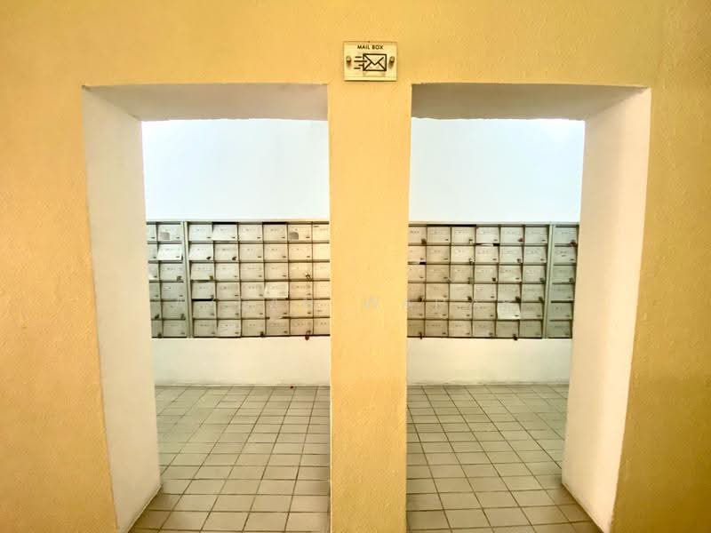 Kondominium untuk Disewa di Mont Kiara Pines - Azean Wahab - Corridor - PropertyGuru.com.my