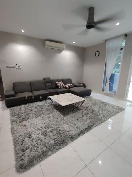 Kondominium untuk Dijual di Seri Puteri Hills Town Villa & Condominium - Jeffrey Yap - Living Room - PropertyGuru.com.my