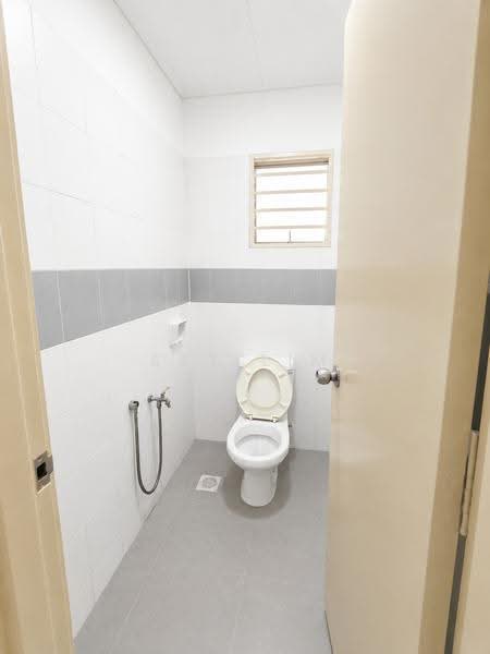 Semi-Detached House for Sale in Bandar Putra Permai (Seri Kembangan) - Sky Lim - Bathroom - PropertyGuru.com.my