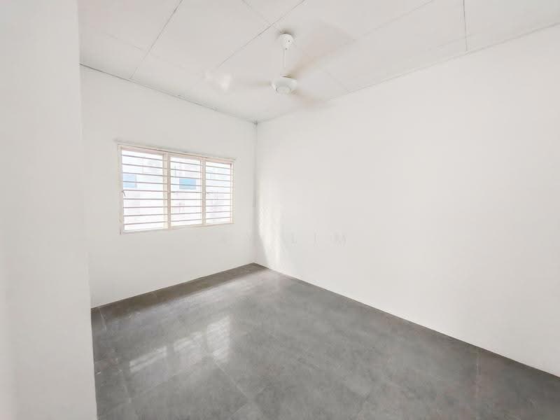 Semi-Detached House for Sale in Bandar Putra Permai (Seri Kembangan) - Sky Lim - Interior - PropertyGuru.com.my