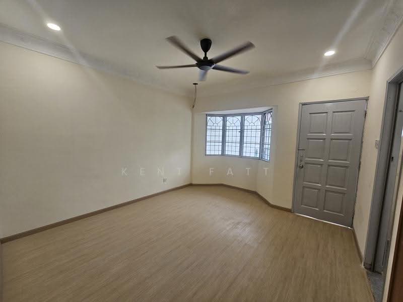 Rumah Teres 2-Tingkat untuk Disewa di Taman Jaya Baru (Cheras) - Kent Fatt - Living Room - PropertyGuru.com.my