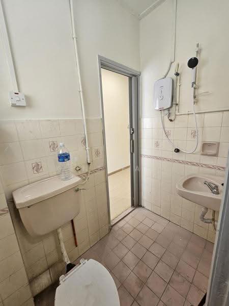 Rumah Teres 2-Tingkat untuk Disewa di Taman Jaya Baru (Cheras) - Kent Fatt - Bathroom - PropertyGuru.com.my