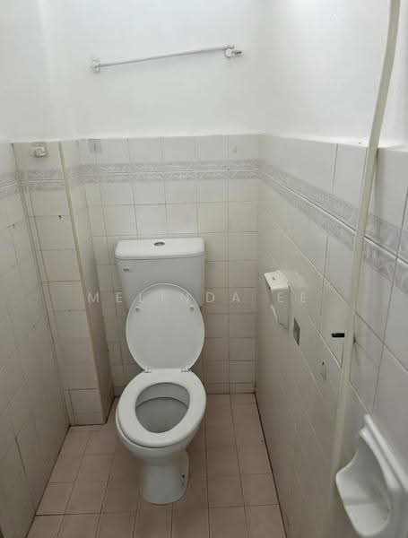 Rumah Teres 1.5-Tingkat untuk Dijual di Taman Molek (Johor Bahru) - Melinda Ee - Bathroom - PropertyGuru.com.my