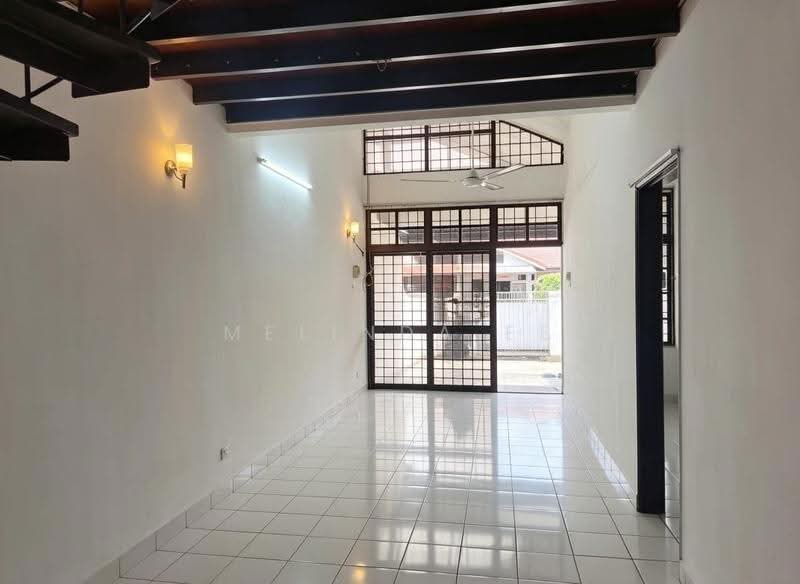 Rumah Teres 1.5-Tingkat untuk Dijual di Taman Molek (Johor Bahru) - Melinda Ee - Living Room - PropertyGuru.com.my