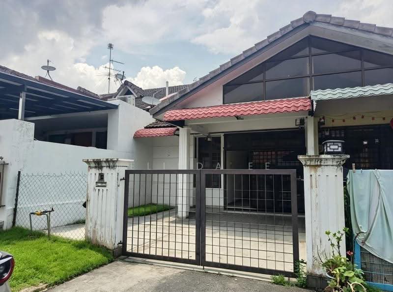 Rumah Teres 1.5-Tingkat untuk Dijual di Taman Molek (Johor Bahru) - Melinda Ee - Exterior - PropertyGuru.com.my