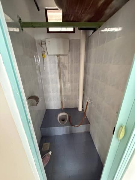 Flat for Sale at Taman Sri Pulai Perdana - Finn Aw - Bathroom - PropertyGuru.com.my