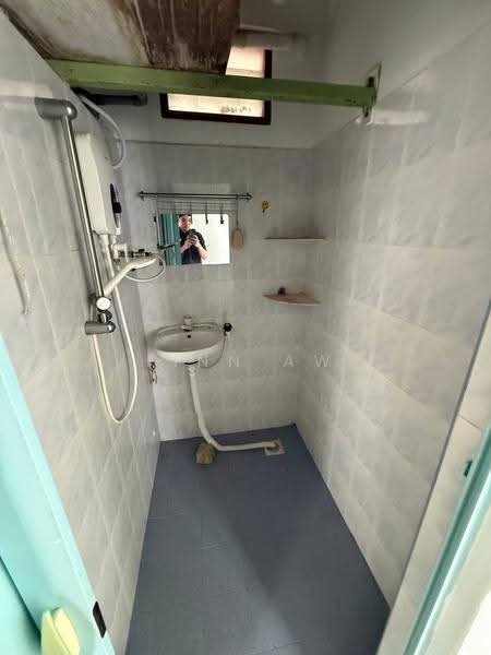 Flat for Sale at Taman Sri Pulai Perdana - Finn Aw - Bathroom - PropertyGuru.com.my