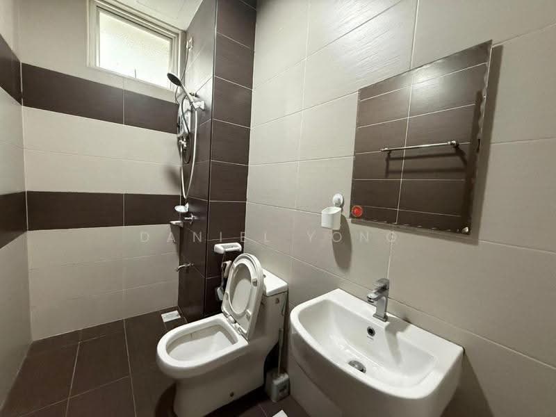 Kondominium untuk Dijual di M Condominium @ Larkin - Daniel Yong - Bathroom - PropertyGuru.com.my