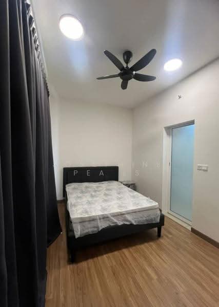 Kediaman Servis untuk Dijual di Plaza @ Kelana Jaya - Josephine Pea LS - Bedroom - PropertyGuru.com.my