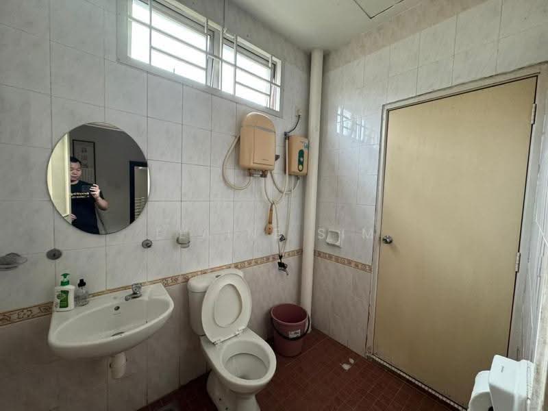 Rumah Teres 3-Tingkat untuk Dijual di Bandar Putra Kulai (Kulai) - Elaine Sim - Bathroom - PropertyGuru.com.my