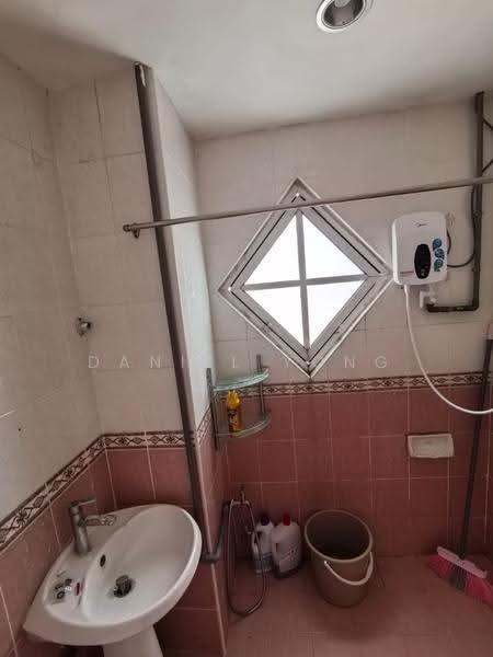 Apartment for Rent at Orchid View Luxury Apartment - Daniel Yong - Bathroom - PropertyGuru.com.my