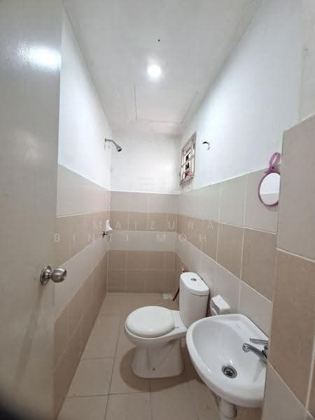 Townhouse for Sale in Bandar Tasik Kesuma (Beranang) - Maizura binti Mohd Darus - Bathroom - PropertyGuru.com.my