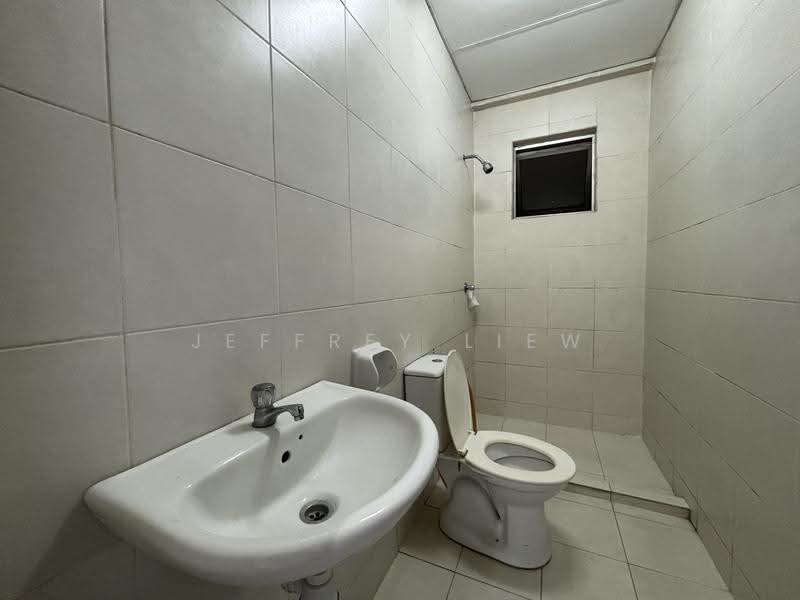 Kondominium untuk Disewa di Radius Residence - Jeffrey Liew - Bathroom - PropertyGuru.com.my