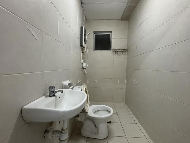 Kondominium untuk Disewa di Radius Residence - Jeffrey Liew - Bathroom - PropertyGuru.com.my