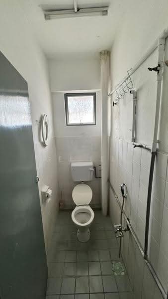 Factory for Rent in Taman Industri Bolton (Batu Caves) - GEE Lee - Bathroom - PropertyGuru.com.my
